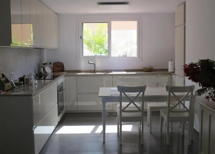 بيت للعطل Luxury House With 3 Bedrooms, Sea Wiew And Swimming Pool In A Quiet *